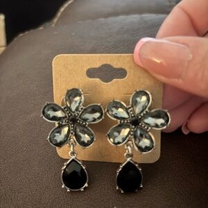 Elegant Black Floral Drop Clip-On Earrings - Women's Fashion Jewelry